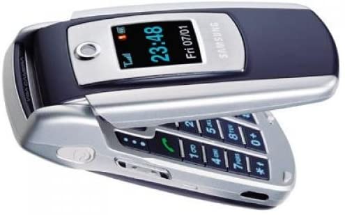 SGH-E700은 ‘벤츠폰’이라는 별명답게 고급스러운 디자인과 최신 기능을 갖췄다.