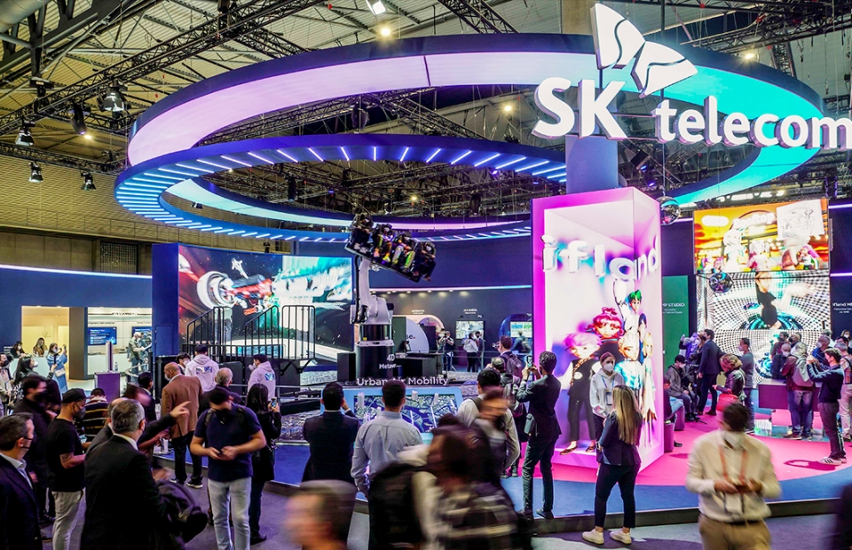SK텔레콤은 MWC 2022 전시장에서 4D메타버스 체험으로 많은 이들의 주목을 받았다.