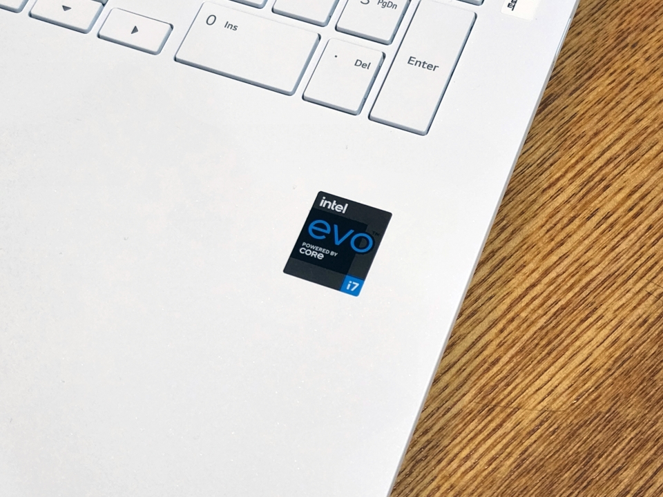 초경량 고성능 노트북의 상징, 인텔 Evo 플랫폼 인증을 획득했다.