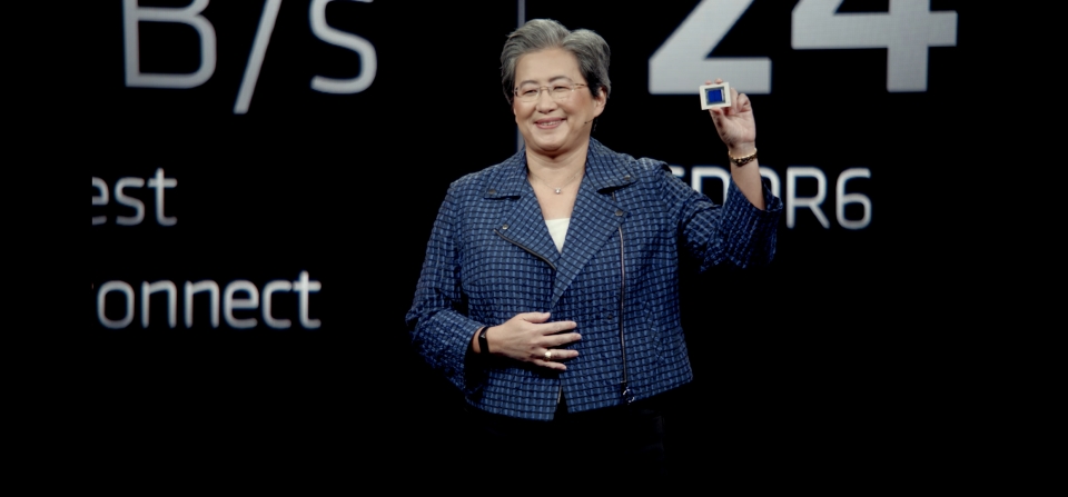 AMD CEO 리사 수(Lisa Su) 박사가 11월 3일(현지시간) 미국 라스베이거스에서 AMD 라데온 RX 7900 시리즈 GPU를 선보이고 있다.