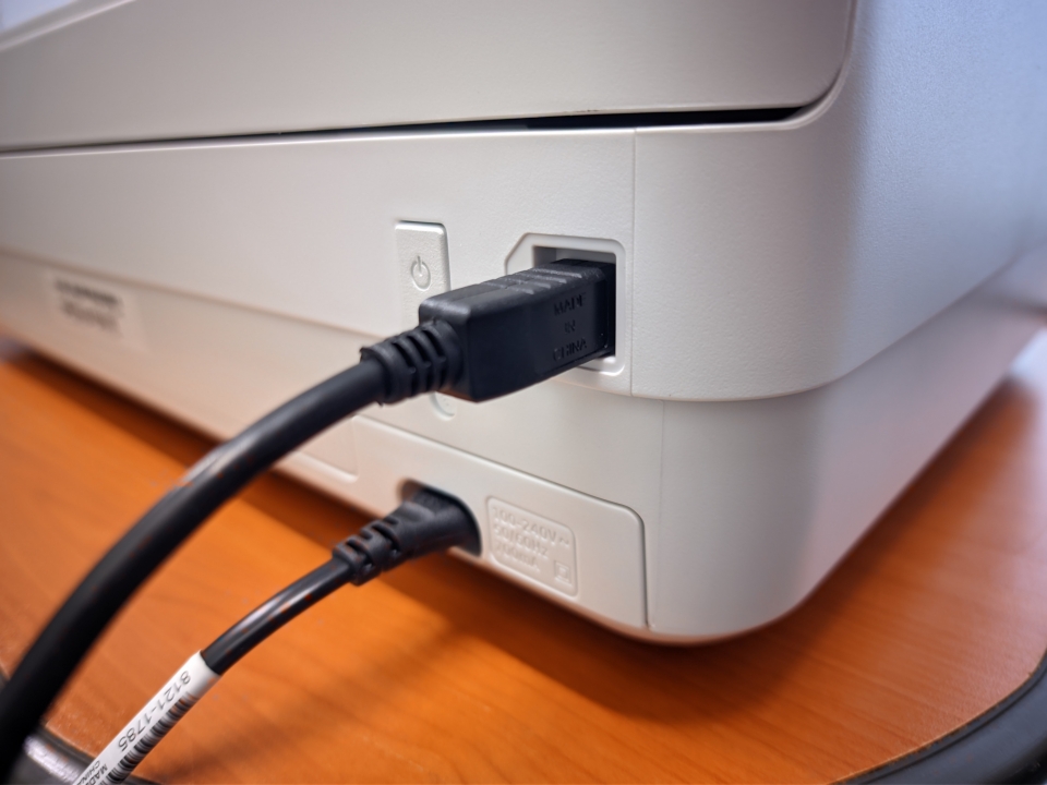 PC와의 연결을 위한 USB를 기본 제공한다.