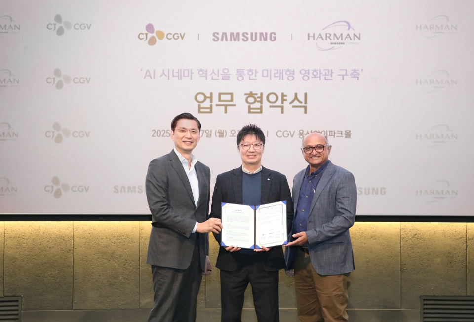 삼성전자와 하만, CJ CGV가 'AI 시네마 혁신(AI Cinema Innovation)을 통한 미래형 영화관 구축'에 대한 전략적 업무협약식을 진행했다. 왼쪽부터 삼성전자 한국총괄 임성택 부사장, CJ CGV 정종민 대표이사, 하만 아시아태평양 및 인도 총괄 아마르 수바시(Amar Subash) 부사장 (사진=삼성전자)